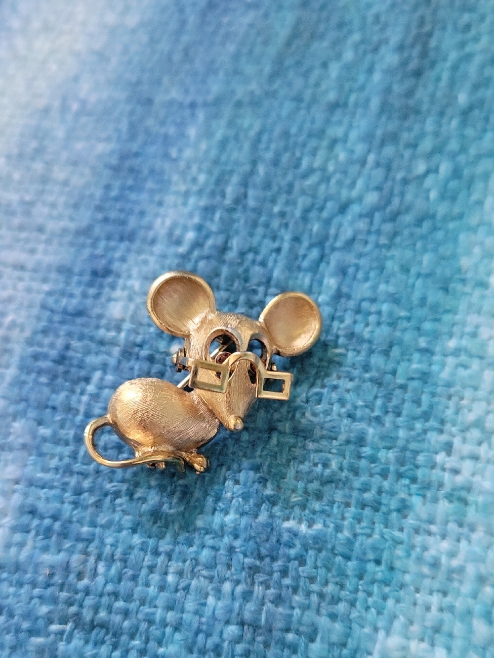 Cute Little Mouse Pin - Glasses